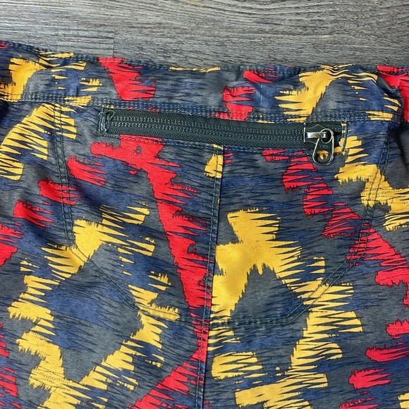 The North Face Board Shorts Swim Trunks Boys L (14-16)  Geo Pattern Red Yellow - Picture 7 of 7